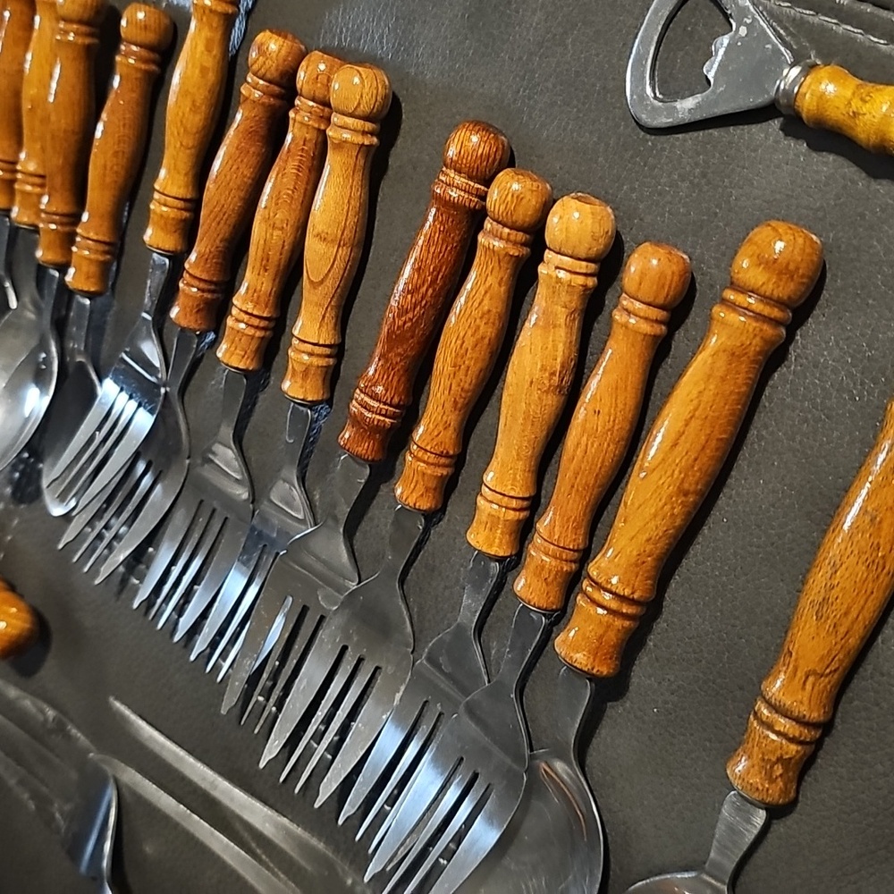 Vintage Wood Handles Silverware Flatware Set - Picture 4 of 16